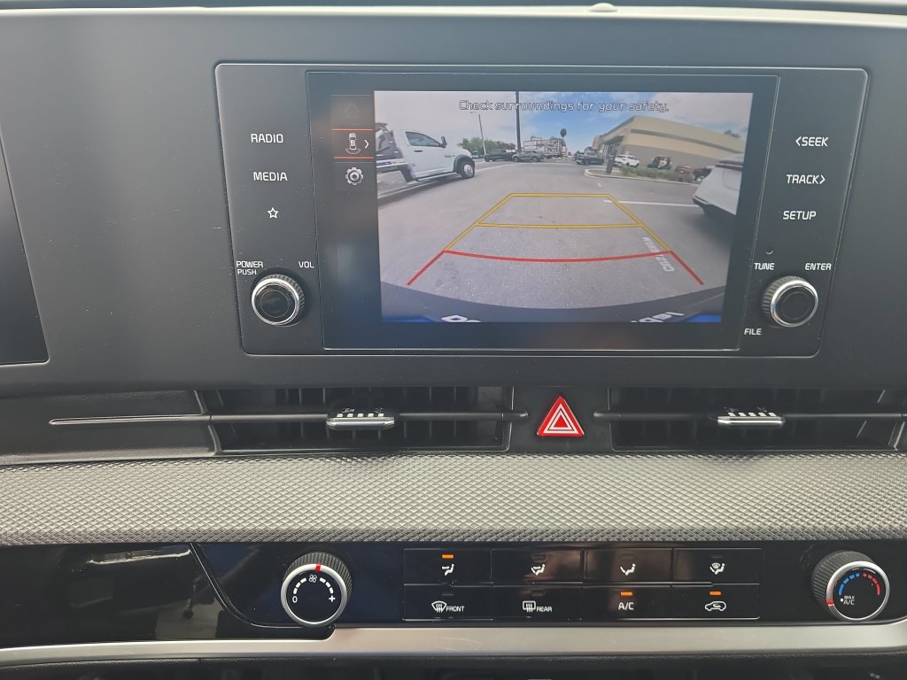 Used 2025 Kia Sportage LX FWD image 18