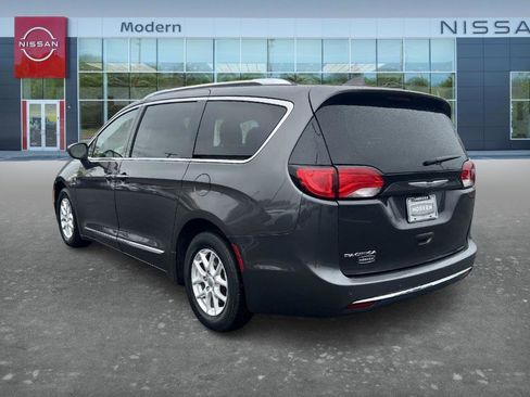 Used 2020 Chrysler Pacifica Touring-L image 7