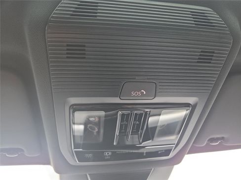 New 2026 Volkswagen Tiguan SE R-Line image 22