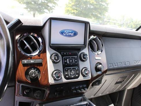 Used 2015 Ford F250 Lariat w/ Lariat Ultimate Package AWD/4WD image 23