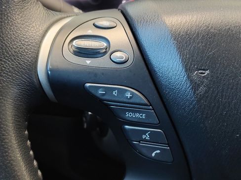 Used 2017 Nissan Pathfinder Platinum FWD image 18
