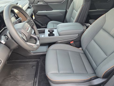 New 2026 GMC Acadia AT4 w/ Luxury Package image 9