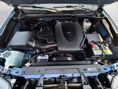 Used 2019 Toyota Tacoma TRD Off-Road AWD/4WD image 38