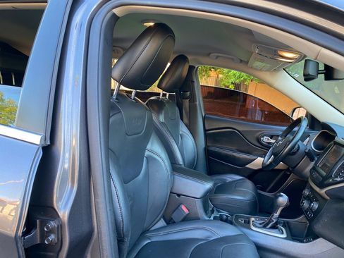 Used 2018 Jeep Cherokee Limited FWD image 52