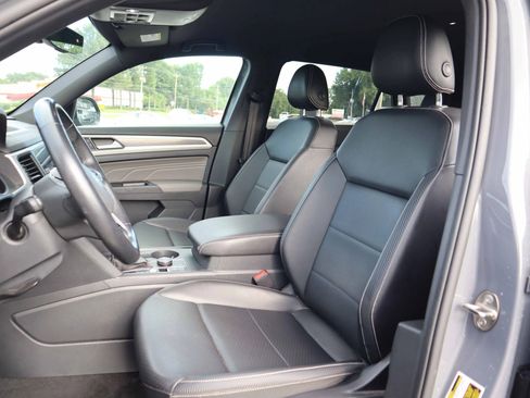 Used 2021 Volkswagen Atlas Cross Sport SE image 2