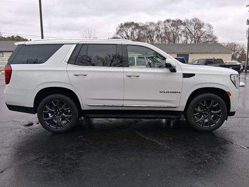 Used 2023 GMC Yukon SLT w/ SLT Luxury Package image 6
