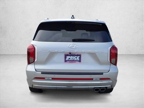 Used 2025 Hyundai Palisade Calligraphy FWD image 3