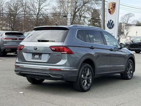 Used 2022 Volkswagen Tiguan SE w/ Panoramic Sunroof Package image 4