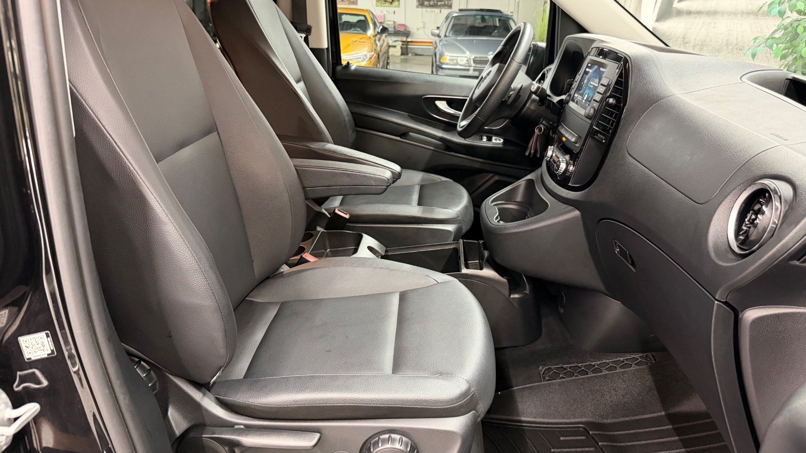 Used 2023 Mercedes-Benz Metris Passenger image 32