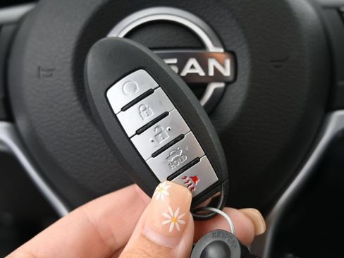 Used 2025 Nissan Altima 2.5 SV FWD image 31