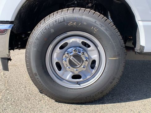 New 2026 Ford F250 XL w/ XL Chrome Package RWD image 13