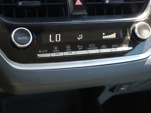 Used 2025 Toyota Corolla LE FWD image 28