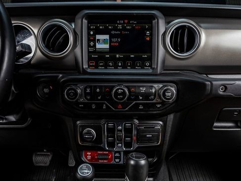 Used 2023 Jeep Gladiator Rubicon w/ Cold Weather Group image 23