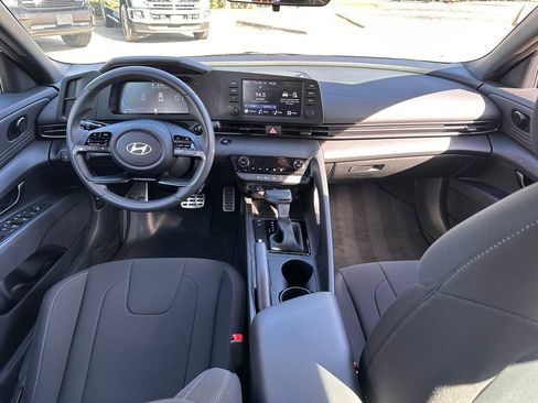 Certified 2025 Hyundai Elantra Sport image 30