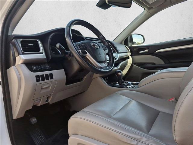 Used 2019 Toyota Highlander XLE AWD/4WD image 10