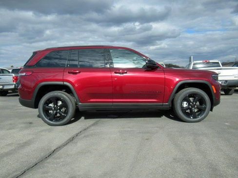 New 2025 Jeep Grand Cherokee Limited w/ Luxury Tech Group II image 12