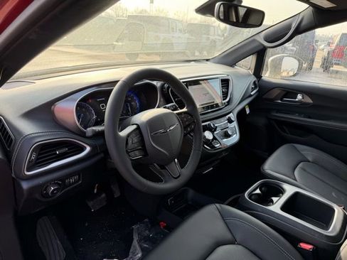 New 2026 Chrysler Pacifica Select image 8