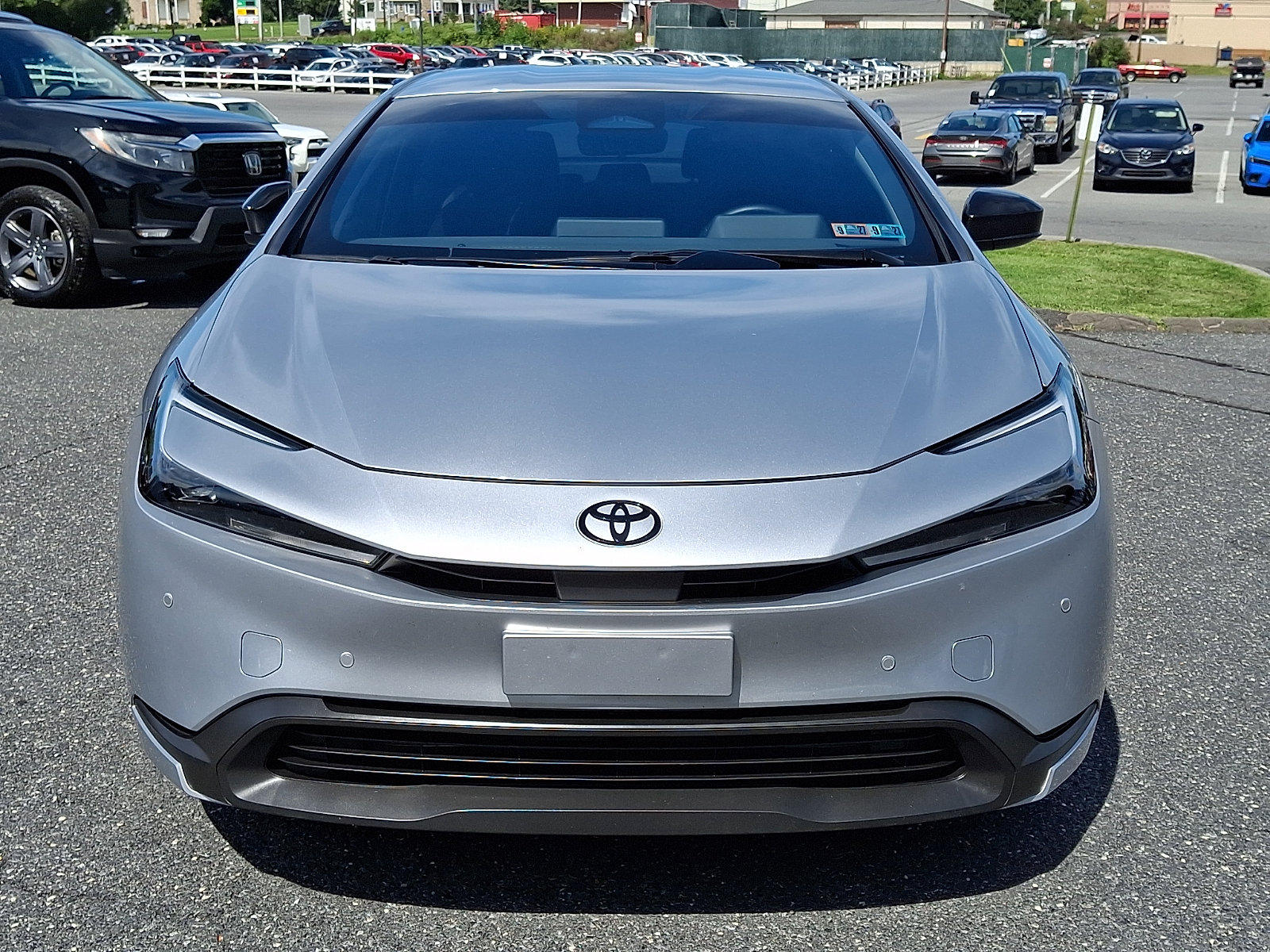 Used 2024 Toyota Prius LE AWD/4WD image 2