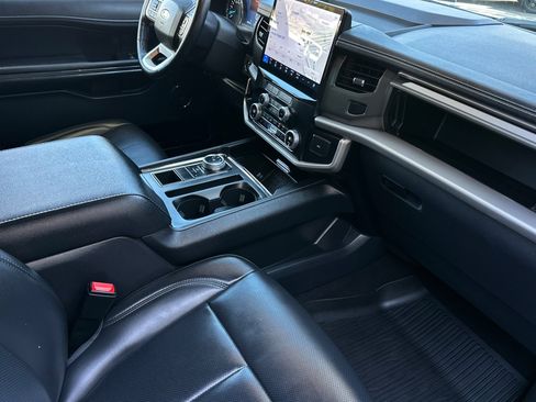 Used 2024 Ford Expedition Max XLT image 16