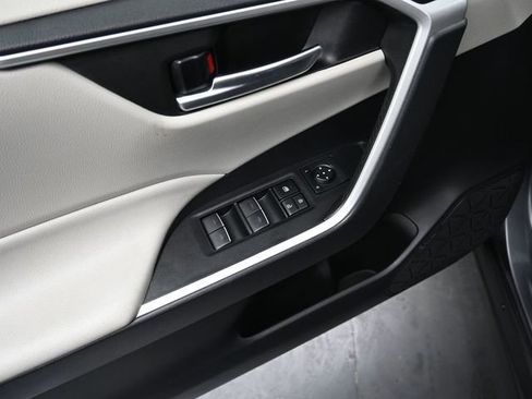 Used 2022 Toyota RAV4 XLE image 21