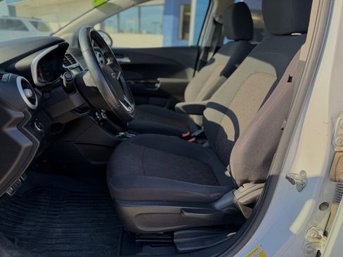 Used 2020 Chevrolet Sonic LT image 3