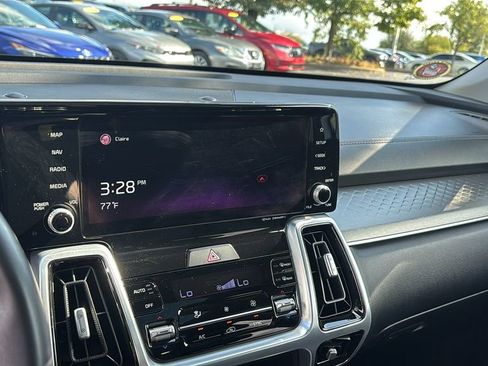 Used 2021 Kia Sorento SX image 19