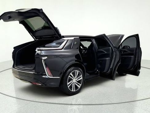 Used 2024 Cadillac Lyriq Luxury AWD/4WD image 18
