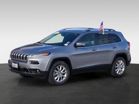 Used 2017 Jeep Cherokee Limited image 8