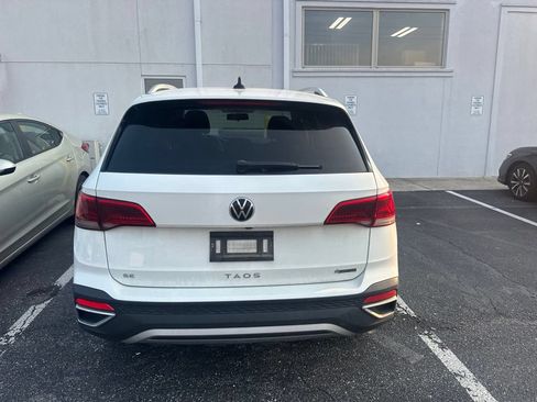 Used 2022 Volkswagen Taos SE AWD/4WD image 3