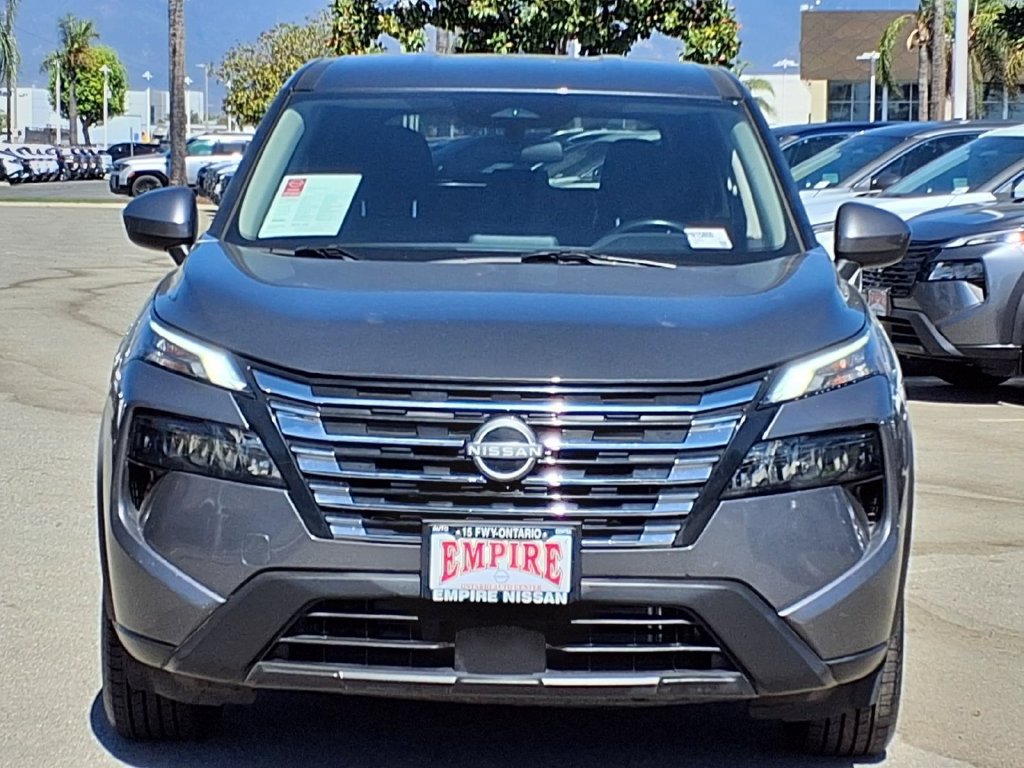 Certified 2025 Nissan Rogue SV FWD image 2
