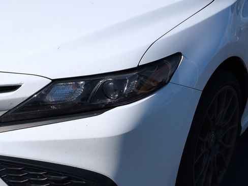 Used 2023 Toyota Camry SE image 6