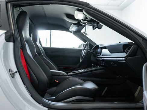 Certified 2026 Porsche 911 Targa 4 GTS AWD/4WD image 26