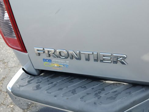 Used 2017 Nissan Frontier SV image 9