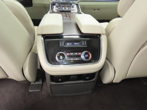 Used 2019 Lincoln Navigator Select w/ Technology Package RWD image 21