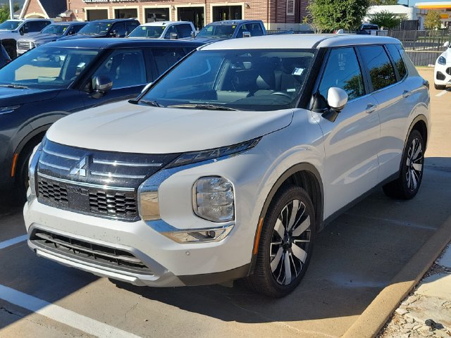 Used 2025 Mitsubishi Outlander SE FWD image 11