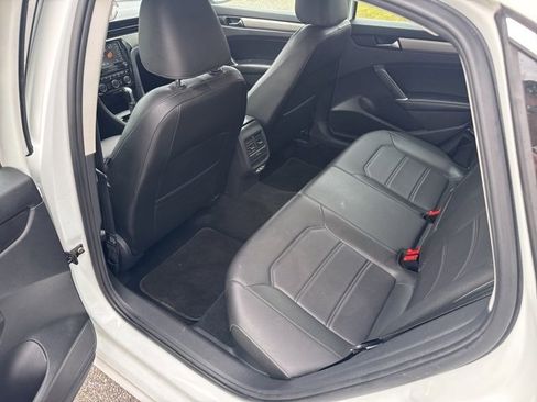 Used 2021 Volkswagen Passat 2.0T SE image 44