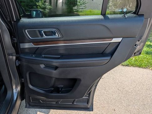 Used 2018 Ford Explorer Limited AWD/4WD image 41