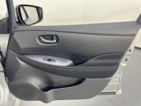Used 2025 Nissan Leaf S image 35