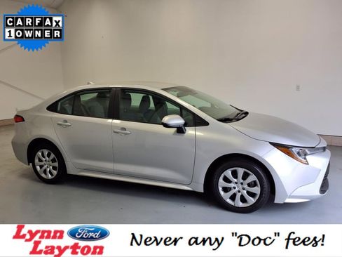 Used 2023 Toyota Corolla LE image 2