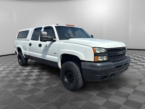 Used 2005 Chevrolet Silverado 2500 LS w/ Heavy-Duty Power Package AWD/4WD image 2