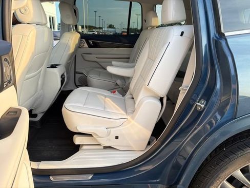Used 2025 Buick Enclave Avenir w/ Trailering Package, 5000 lbs. AWD/4WD image 13