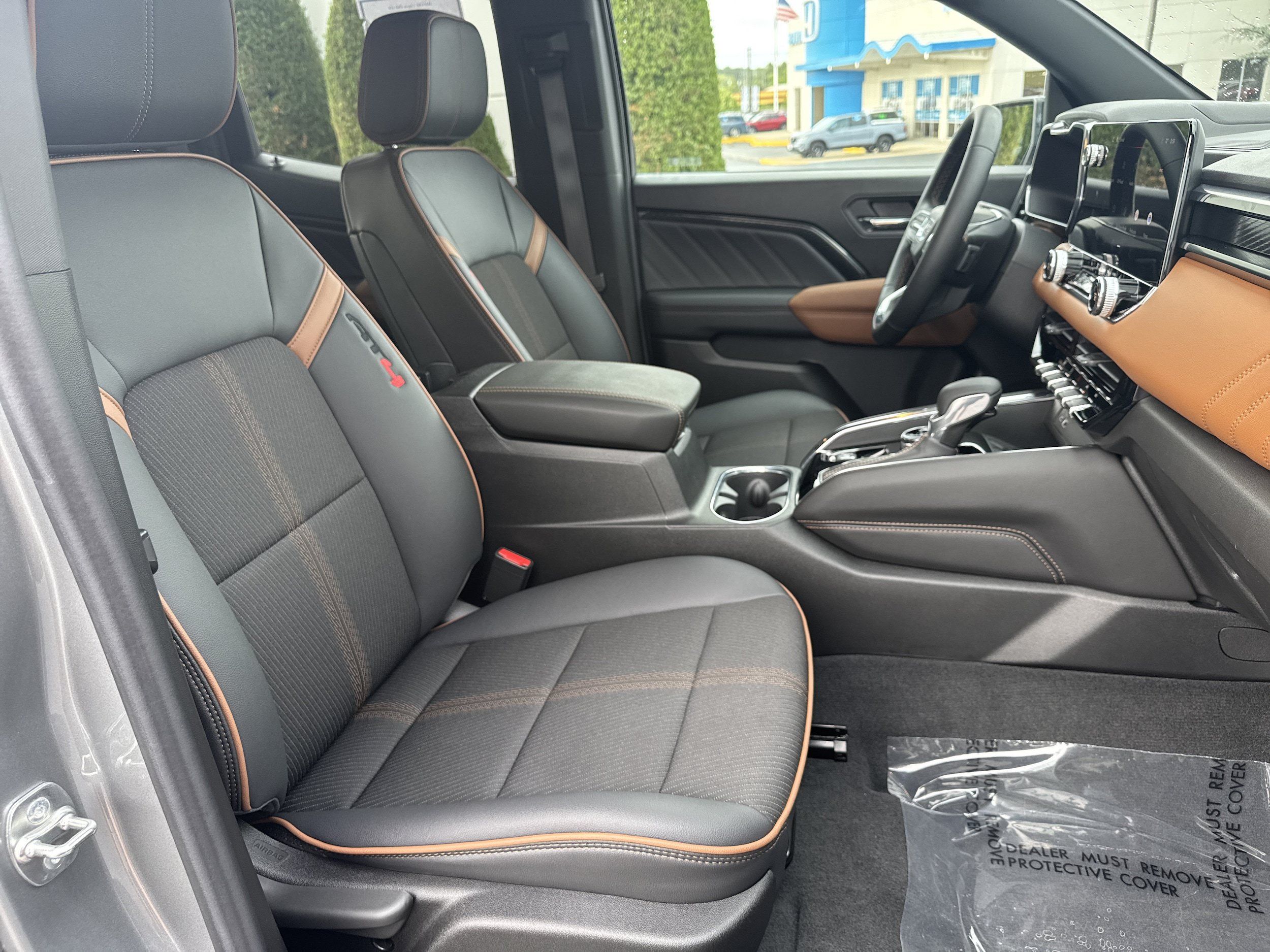 Used 2024 GMC Canyon AT4 w/ Technology Package AWD/4WD image 15
