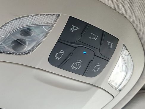 Used 2024 Chrysler Pacifica Touring-L FWD image 20