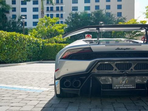 Used 2015 Lamborghini Huracan LP 610-4 AWD/4WD image 24
