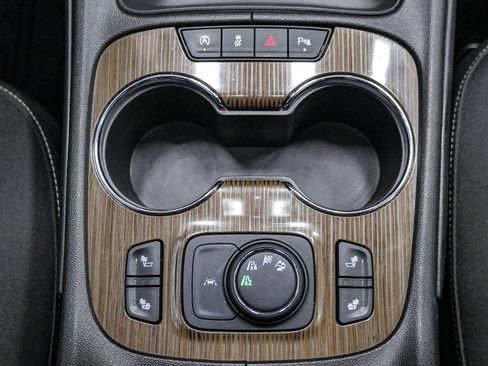 Certified 2023 GMC Acadia SLE w/ Driver Convenience Package image 32