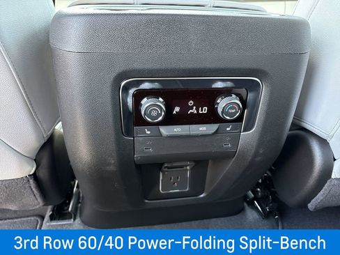 New 2025 Chevrolet Suburban Premier image 22