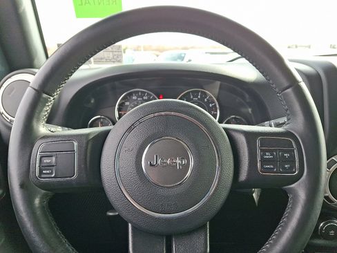 Used 2018 Jeep Wrangler Unlimited Sahara image 18