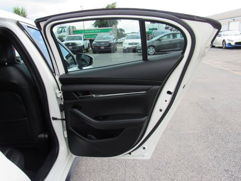 Used 2019 MAZDA MAZDA3 Sedan FWD image 31
