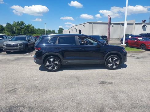 Certified 2025 Volkswagen Taos SE AWD/4WD image 8