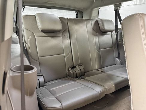 Used 2019 GMC Yukon XL SLT w/ Open Road Package AWD/4WD image 9